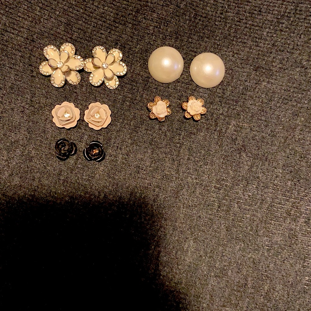 Set of multiple earrings